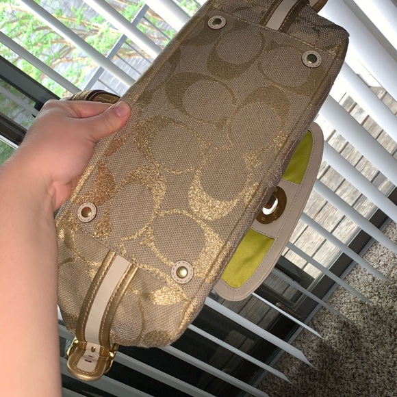 Coach purse - Picture 2 of 14